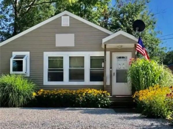 5263 Log Cabin Drive, Geneva, OH 44041