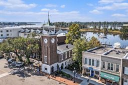 1027 St. Martin St. photo 4