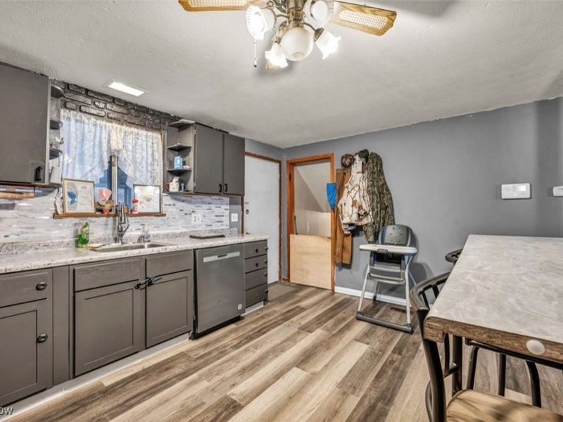 4124 Leavitt Road, Lorain, OH 44053 Photo 9