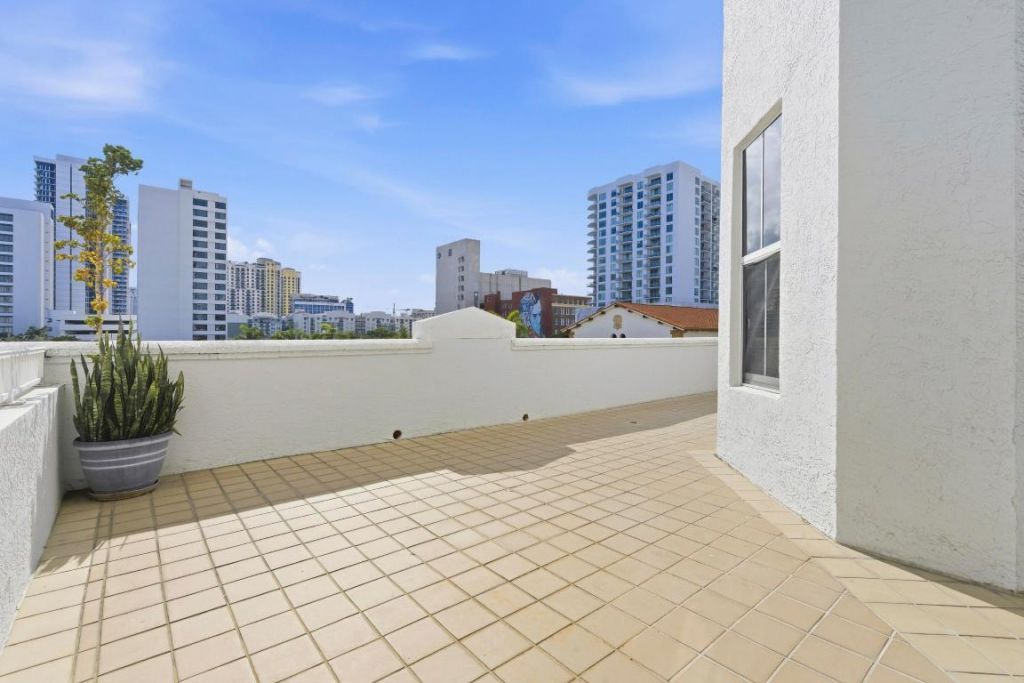 255 Evernia Street, Unit 311, West Palm Beach, FL 33401 Photo