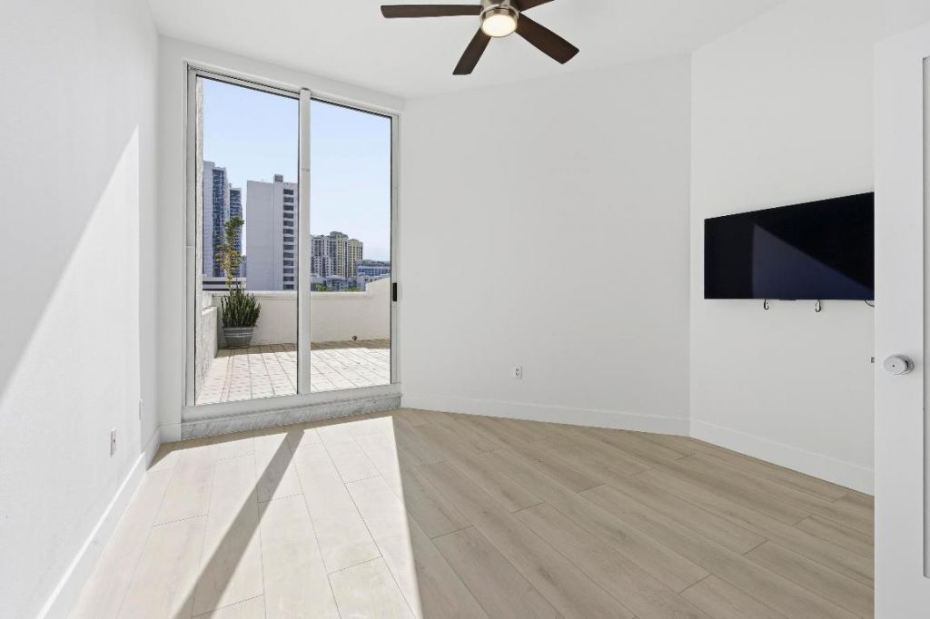 255 Evernia Street, Unit 311, West Palm Beach, FL 33401 Photo