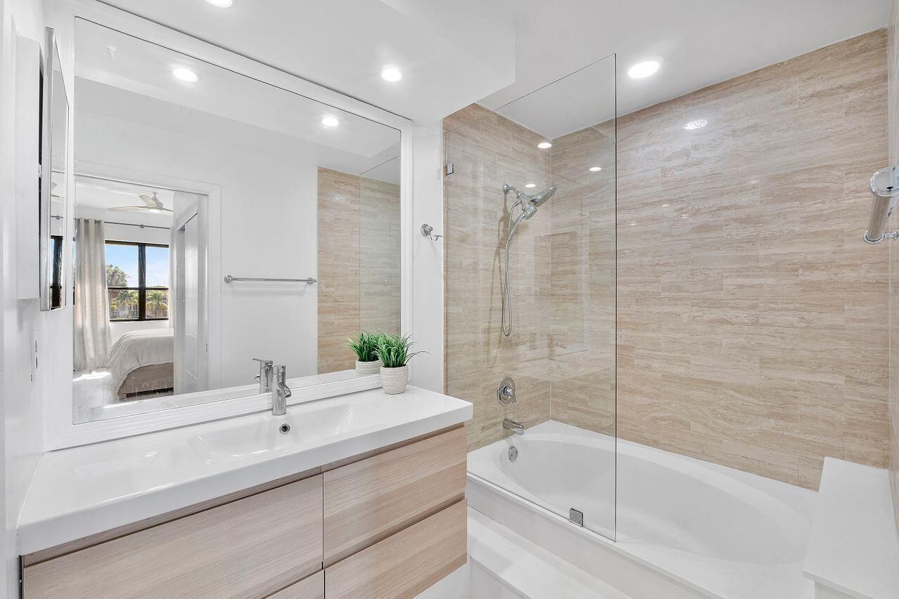 7508 La Paz Boulevard, Unit 304, Boca Raton, FL 33433 Photo