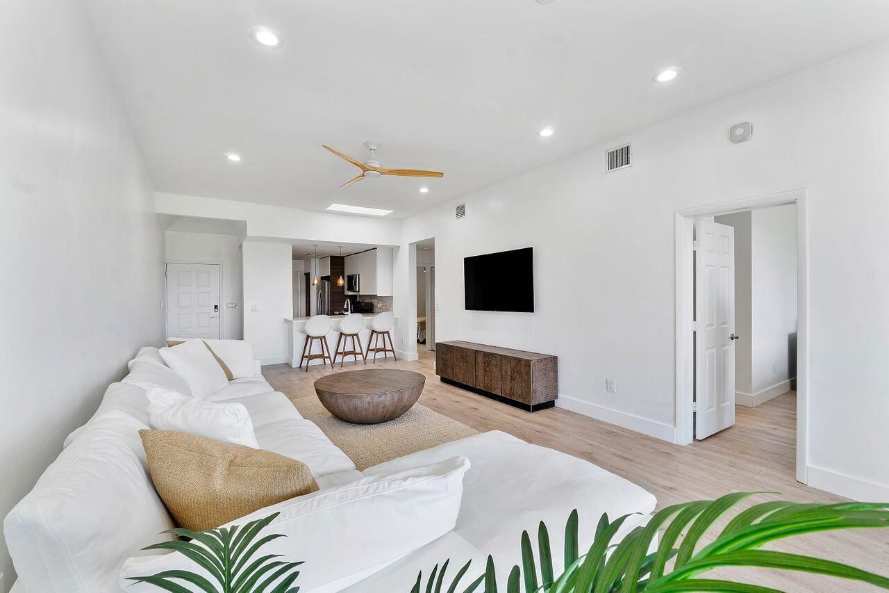 7508 La Paz Boulevard, Unit 304, Boca Raton, FL 33433 Photo