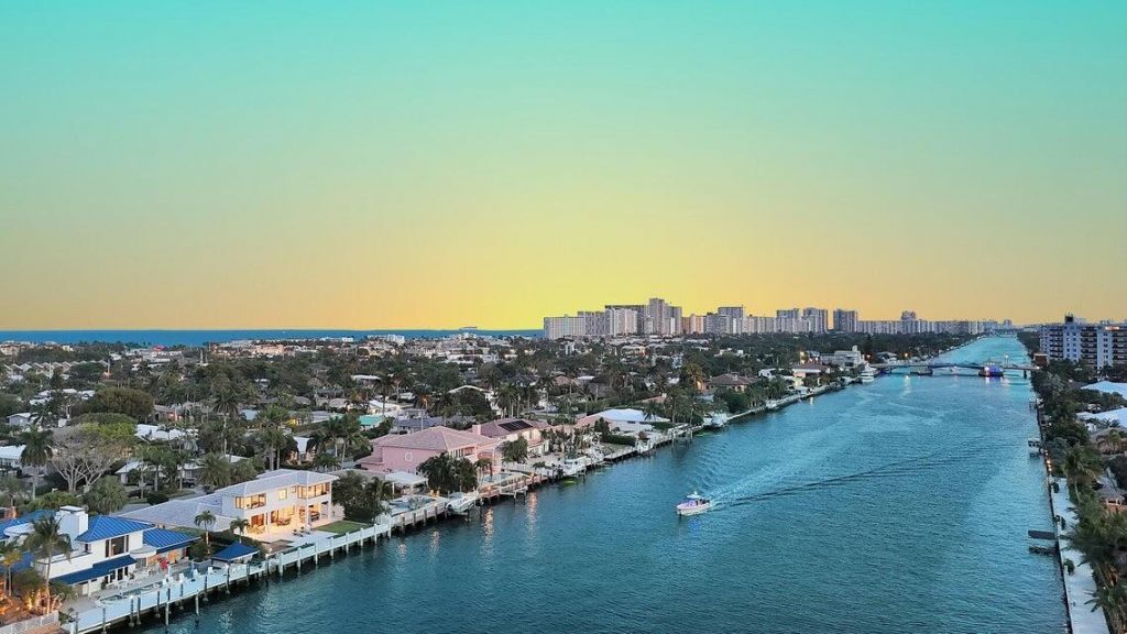 4555 W Tradewinds Avenue, Lauderdale by the Sea, FL 33308 Photo