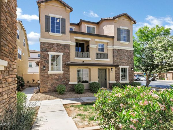 945 W WENDY Way, Gilbert, AZ 85233