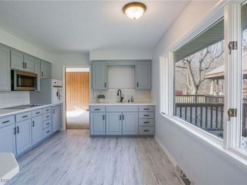 715 Highland Park Drive, Akron, OH 44319 Photo 11