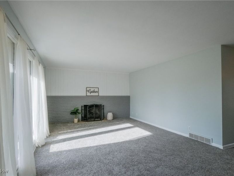 715 Highland Park Drive, Akron, OH 44319 Photo 4