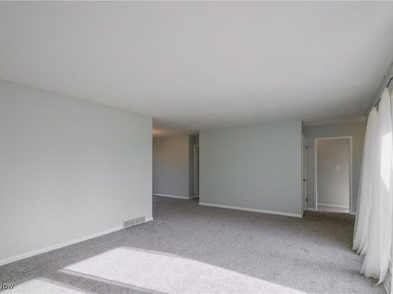 715 Highland Park Drive, Akron, OH 44319 Photo 7