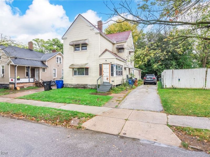 5678 Hamlet Avenue, Cleveland, OH 44127 Photo 2