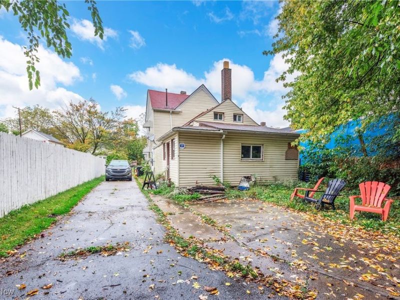 5678 Hamlet Avenue, Cleveland, OH 44127 Photo 3