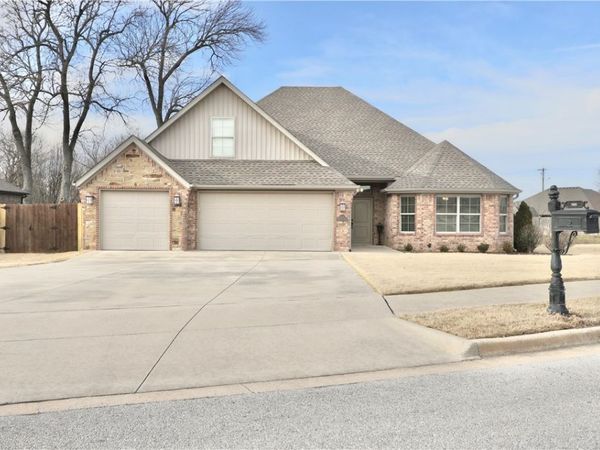 2500 Bridlecreek Road, Siloam Springs, AR 72761