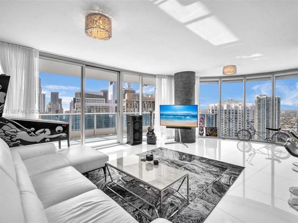 200 Biscayne Boulevard Way , Unit 4202, Miami, FL 33131