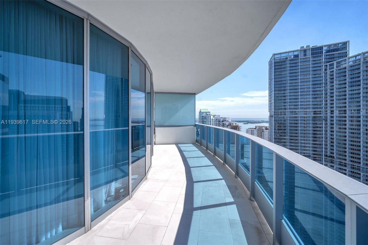 200 Biscayne Boulevard Way, Unit 4202, Miami, FL 33131 Photo