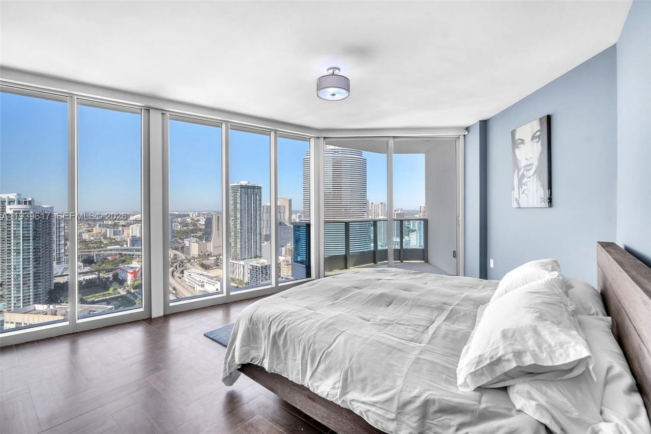 200 Biscayne Boulevard Way, Unit 4202, Miami, FL 33131 Photo