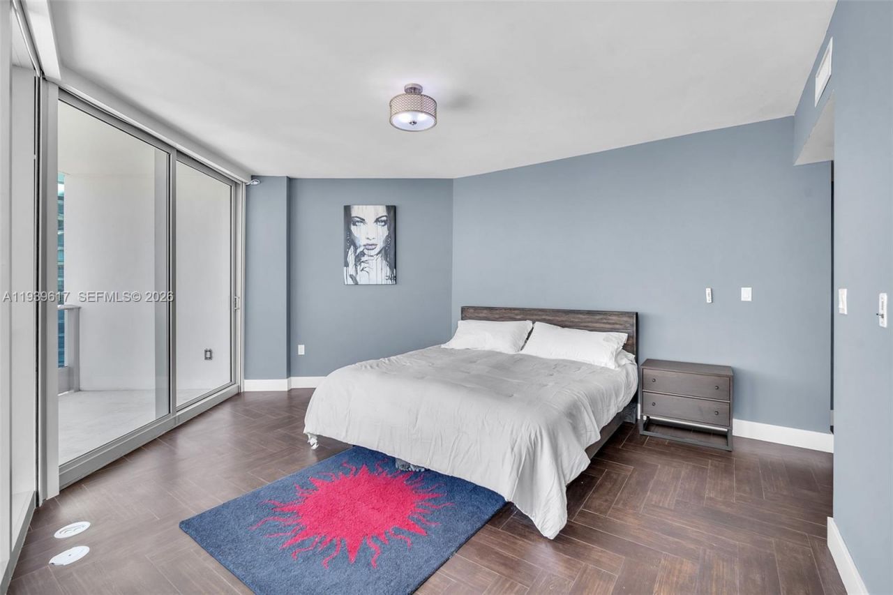 200 Biscayne Boulevard Way, Unit 4202, Miami, FL 33131 Photo