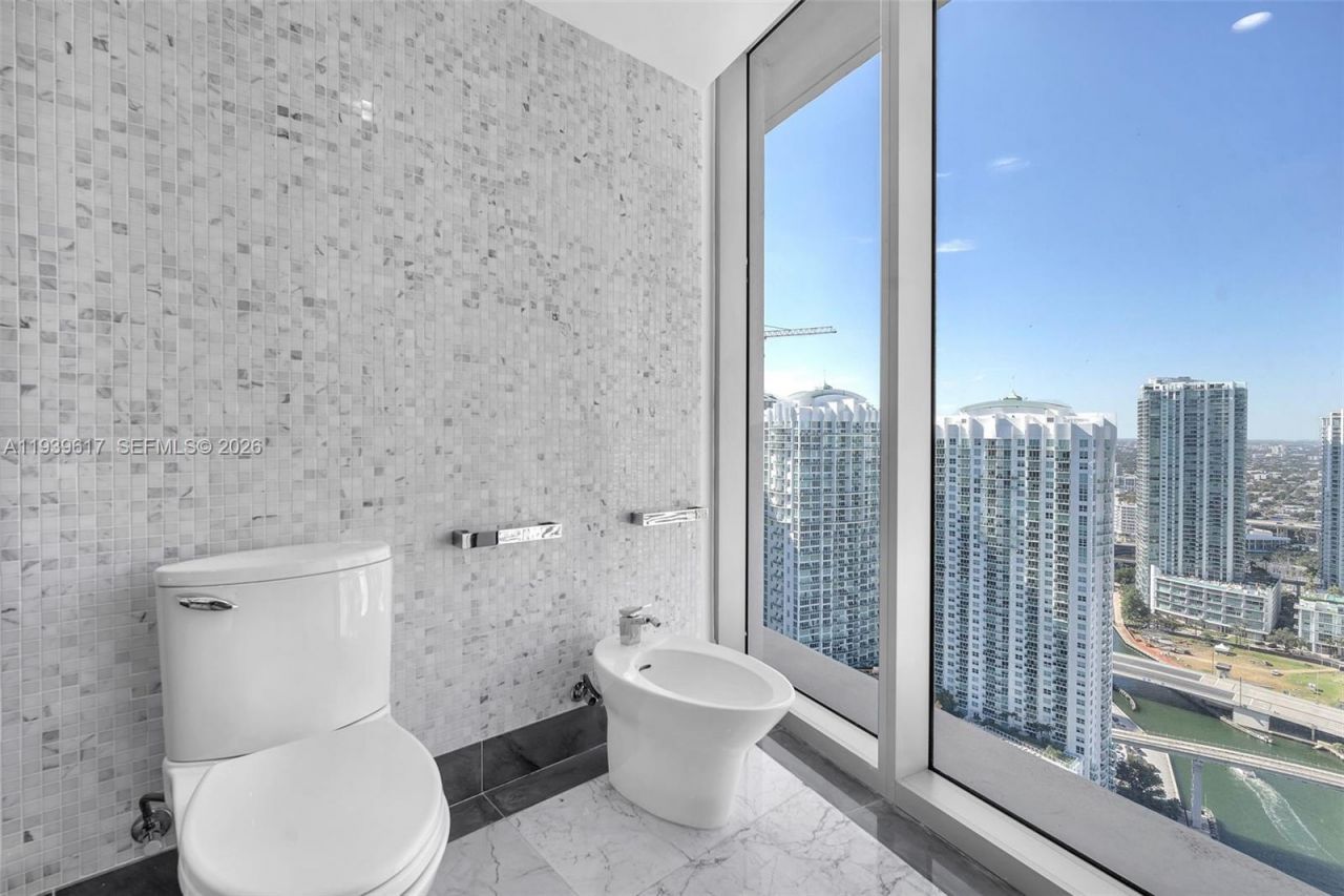 200 Biscayne Boulevard Way, Unit 4202, Miami, FL 33131 Photo
