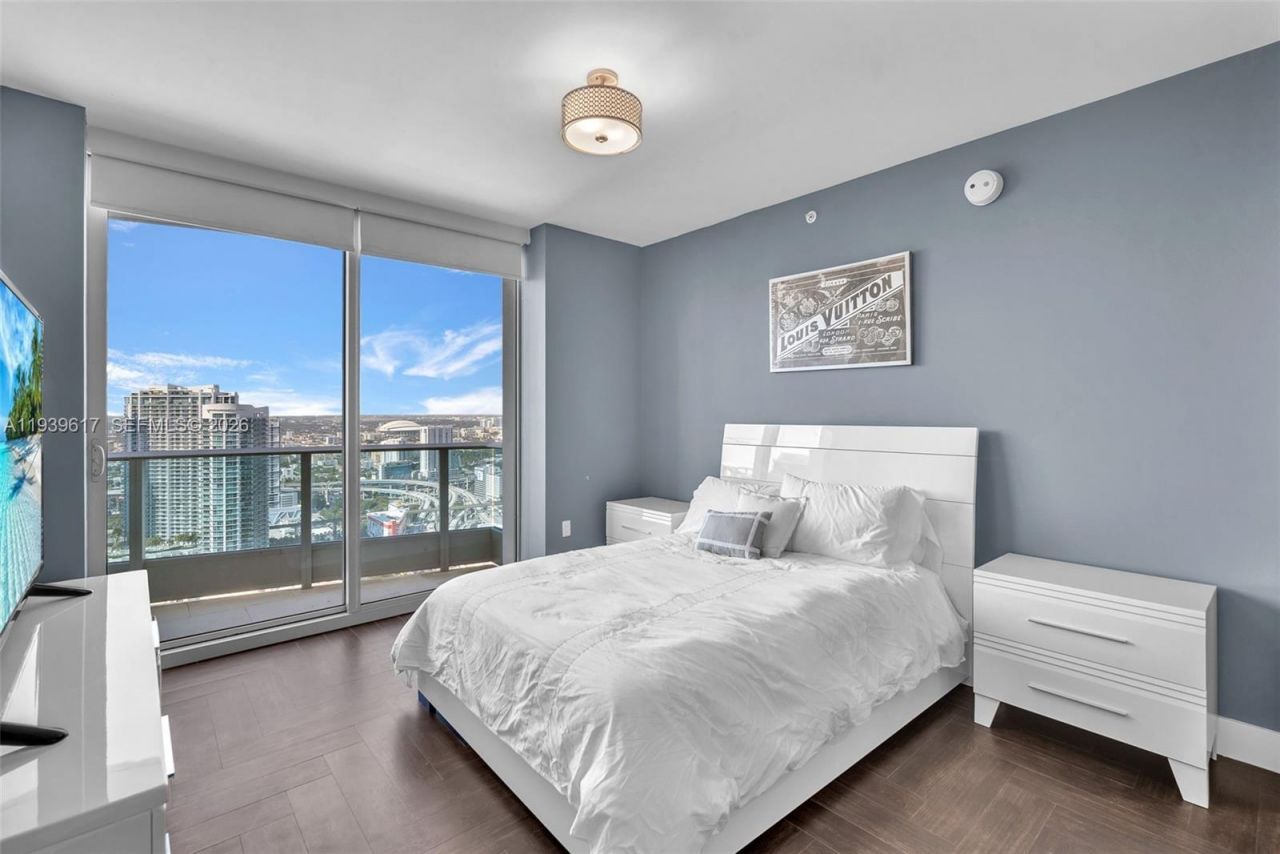 200 Biscayne Boulevard Way, Unit 4202, Miami, FL 33131 Photo