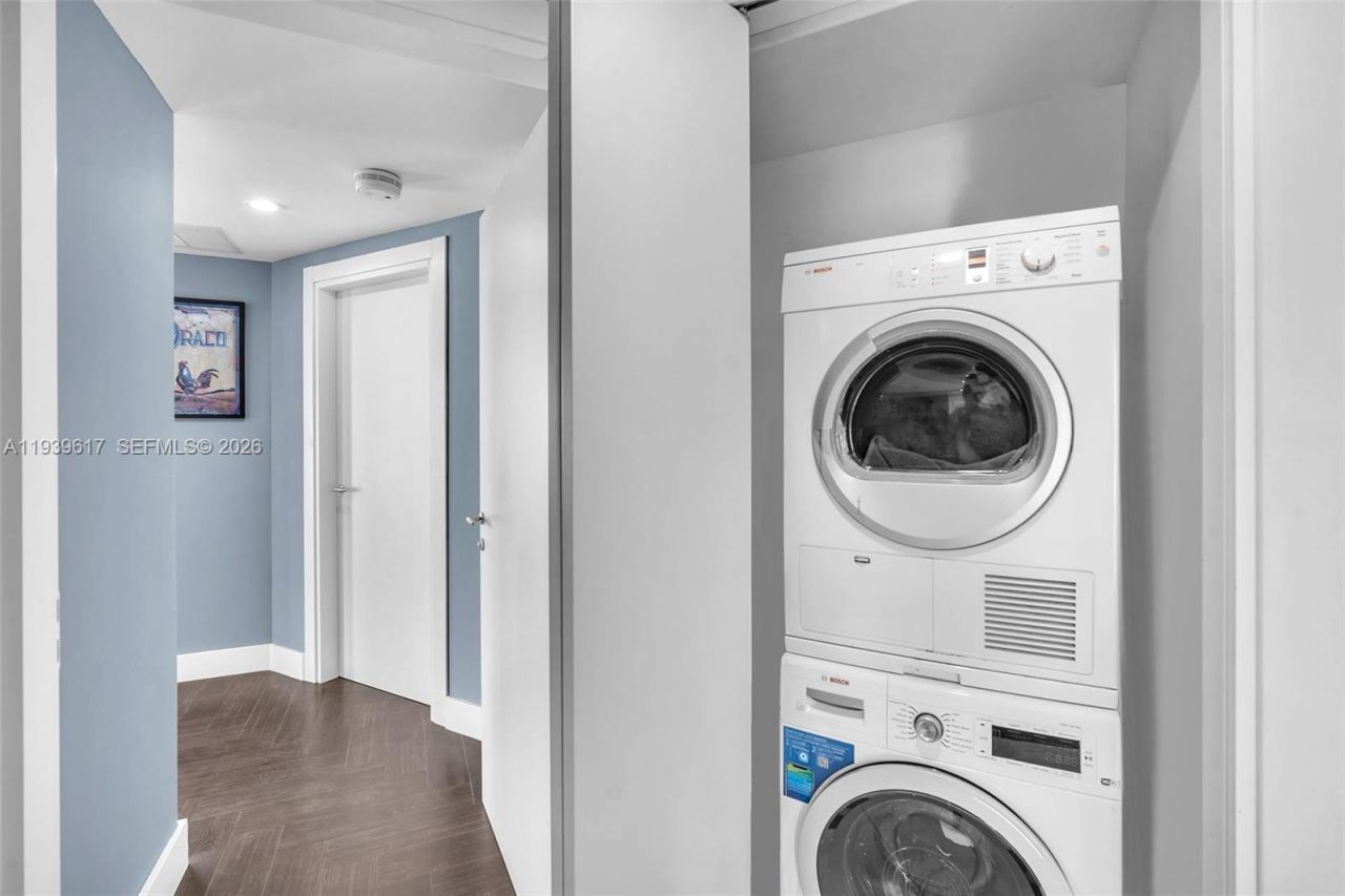 200 Biscayne Boulevard Way, Unit 4202, Miami, FL 33131 Photo