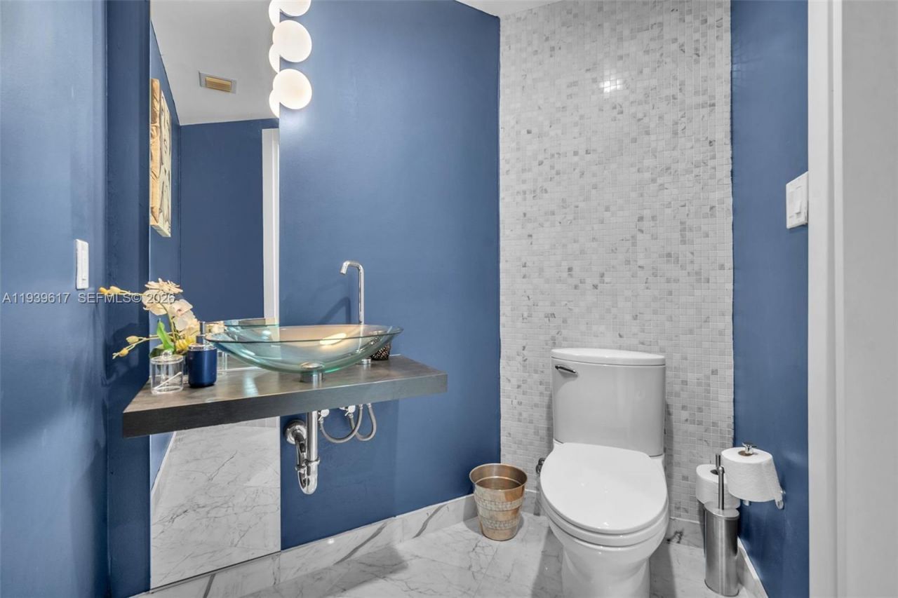 200 Biscayne Boulevard Way, Unit 4202, Miami, FL 33131 Photo