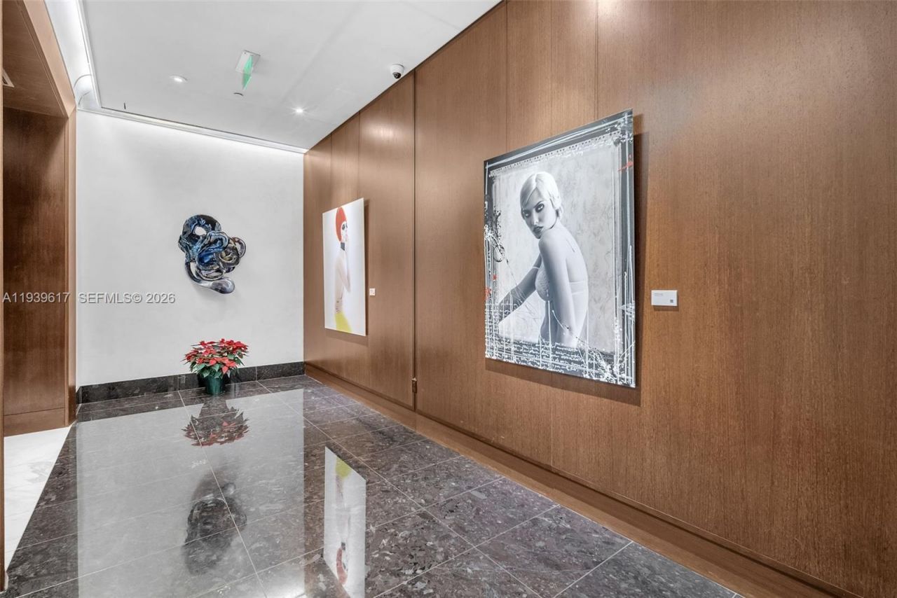 200 Biscayne Boulevard Way, Unit 4202, Miami, FL 33131 Photo