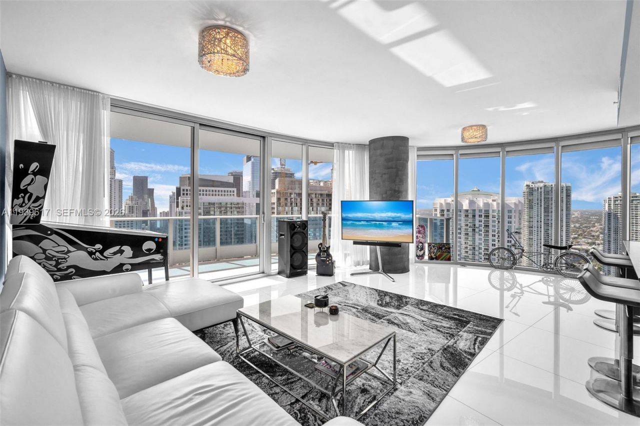 200 Biscayne Boulevard Way, Unit 4202, Miami, FL 33131 Photo