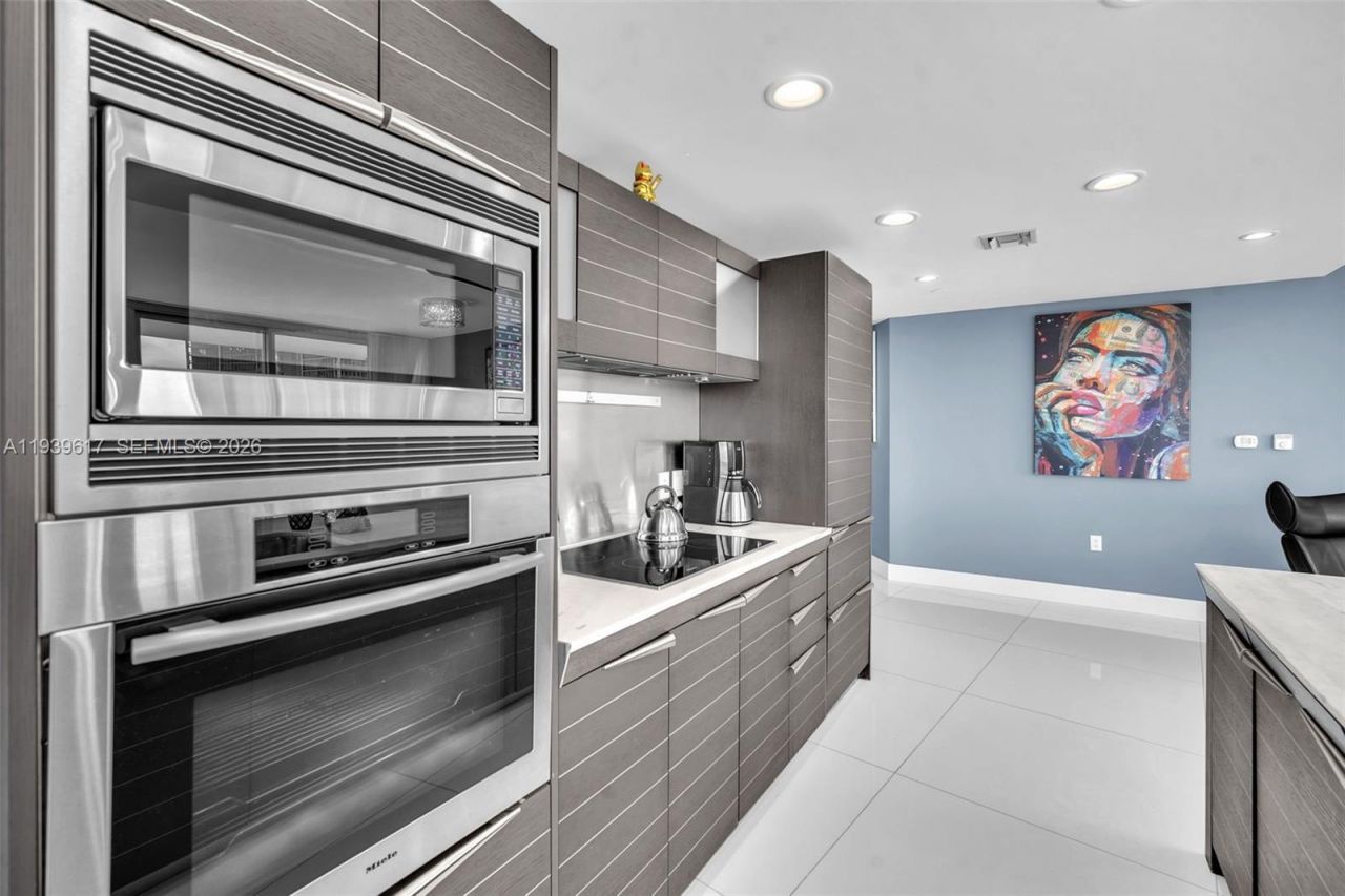 200 Biscayne Boulevard Way, Unit 4202, Miami, FL 33131 Photo