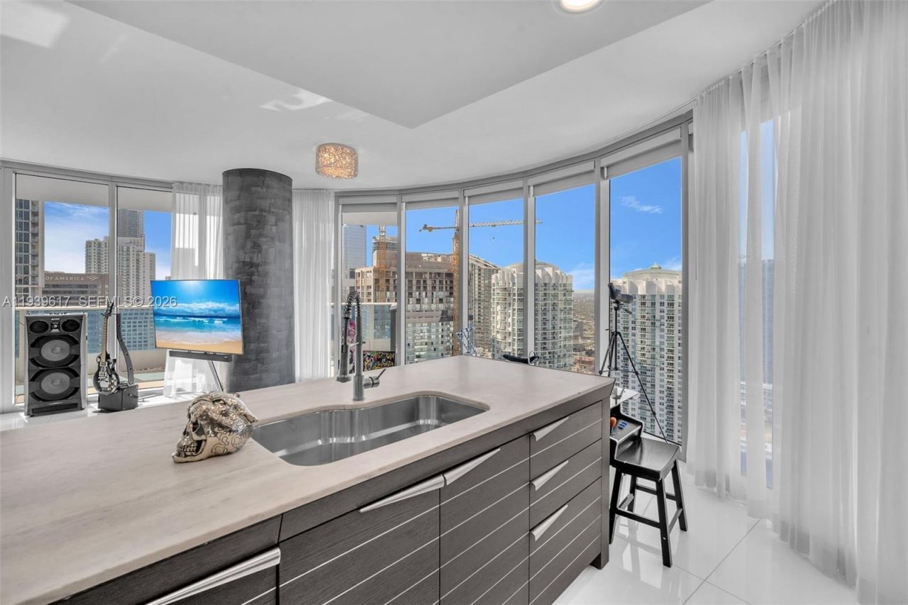 200 Biscayne Boulevard Way, Unit 4202, Miami, FL 33131 Photo