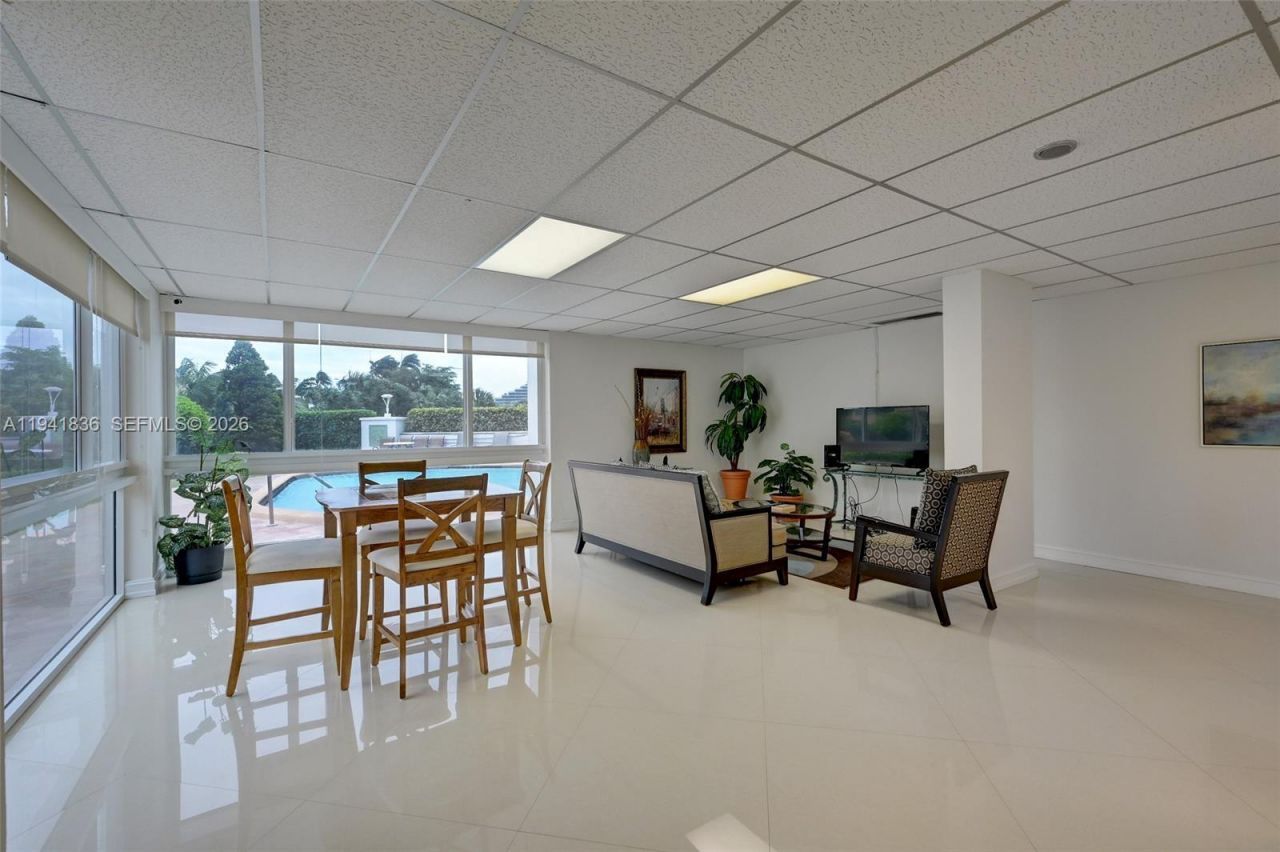 2715 N Ocean Blvd, Unit PH F, Fort Lauderdale, FL 33308 Photo