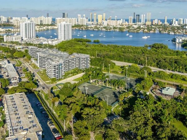 16950 W Dixie Hwy, Unit 330, North Miami Beach, FL 33160