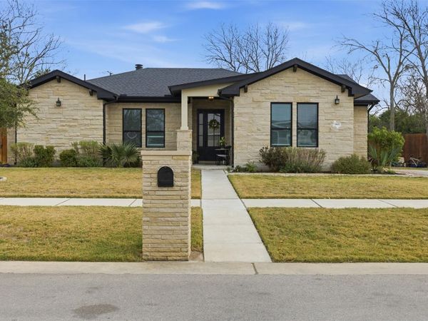 1905 S College ST, Georgetown, TX 78626