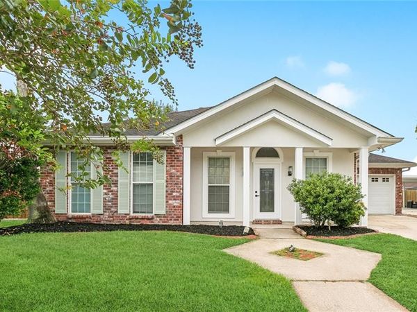 2817 MEADOW Drive, Violet, LA 70092