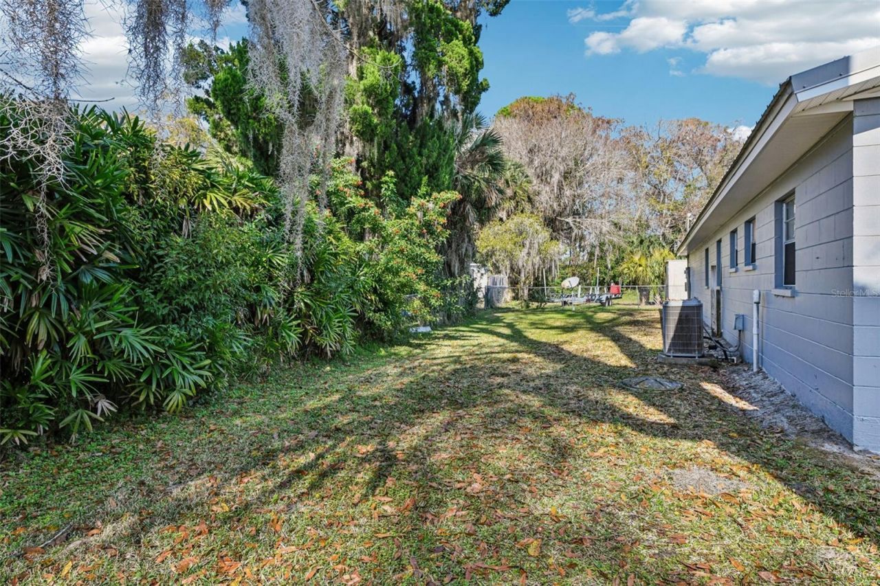 56305 Redbud Road, Astor, FL 32102 Photo