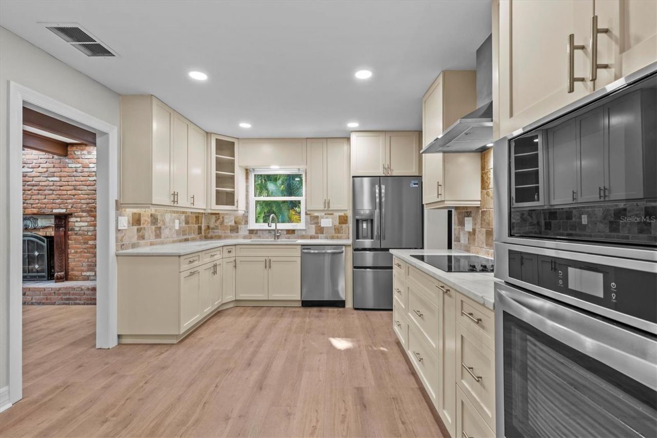 810 S West Shore Boulevard, Tampa, FL 33609 Photo
