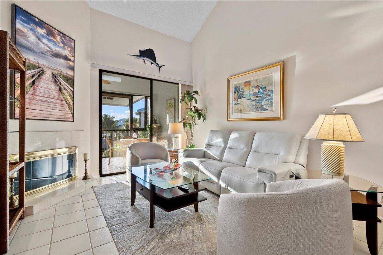 143 Bay Colony Drive N, Unit Penthouse, Juno Beach, FL 33408 Photo