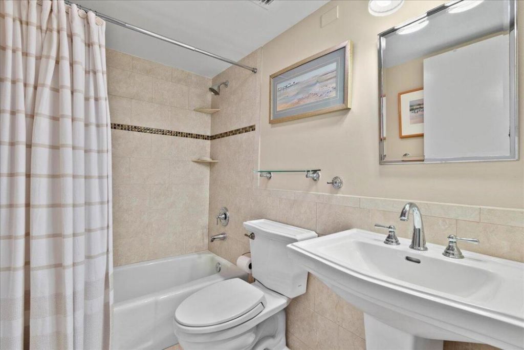 143 Bay Colony Drive N, Unit Penthouse, Juno Beach, FL 33408 Photo