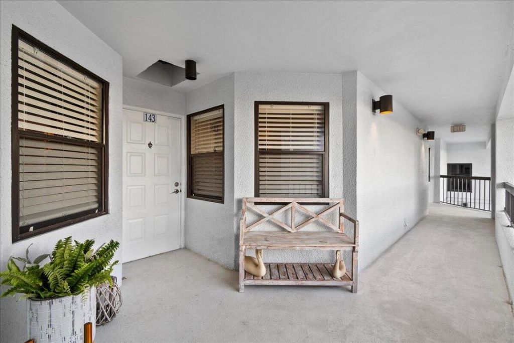 143 Bay Colony Drive N, Unit Penthouse, Juno Beach, FL 33408 Photo