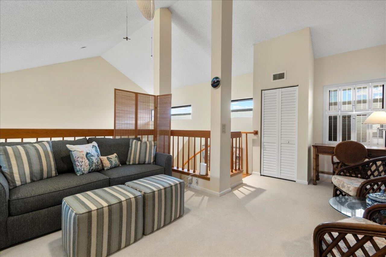 143 Bay Colony Drive N, Unit Penthouse, Juno Beach, FL 33408 Photo