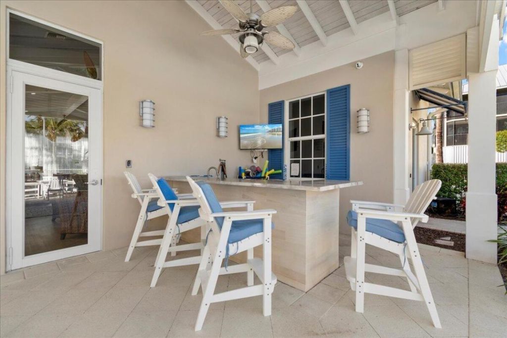 143 Bay Colony Drive N, Unit Penthouse, Juno Beach, FL 33408 Photo