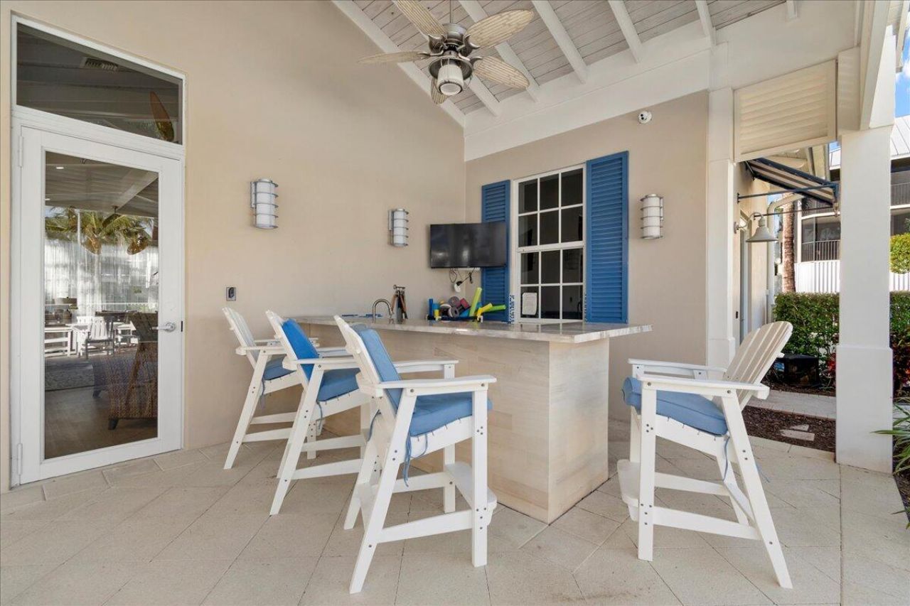 143 Bay Colony Drive N, Unit Penthouse, Juno Beach, FL 33408 Photo