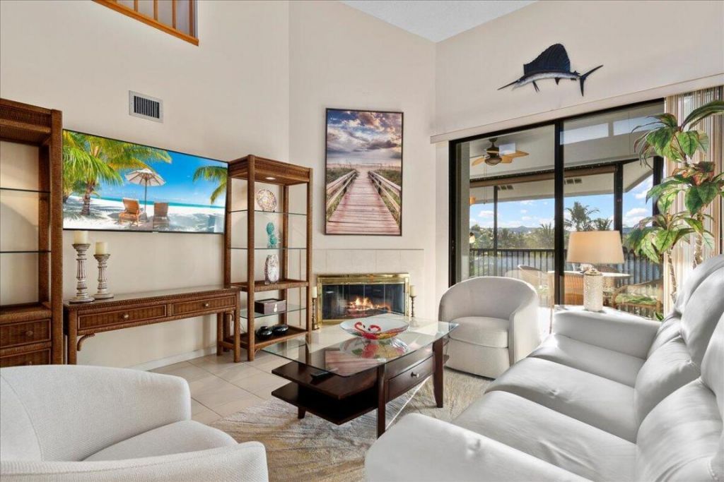 143 Bay Colony Drive N, Unit Penthouse, Juno Beach, FL 33408 Photo