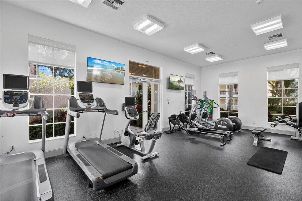 143 Bay Colony Drive N, Unit Penthouse, Juno Beach, FL 33408 Photo