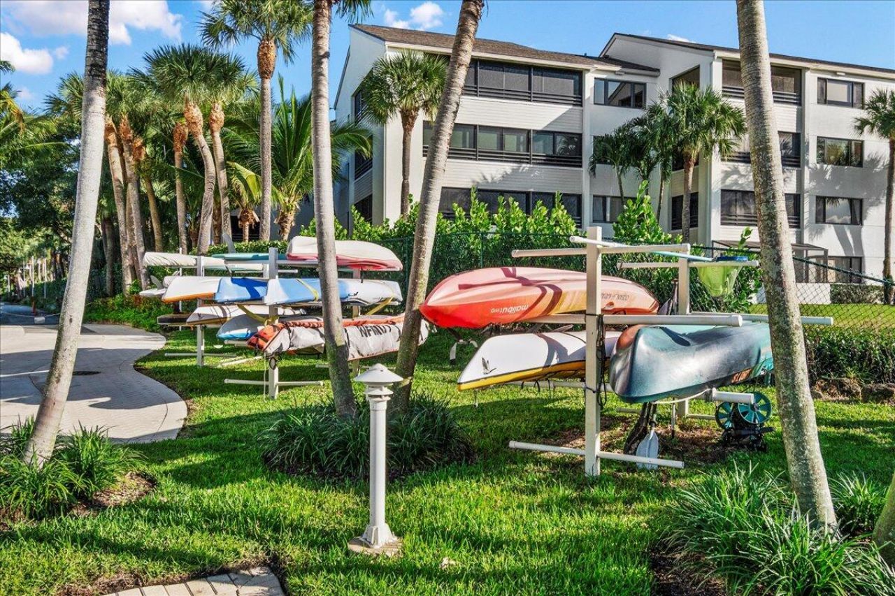 143 Bay Colony Drive N, Unit Penthouse, Juno Beach, FL 33408 Photo