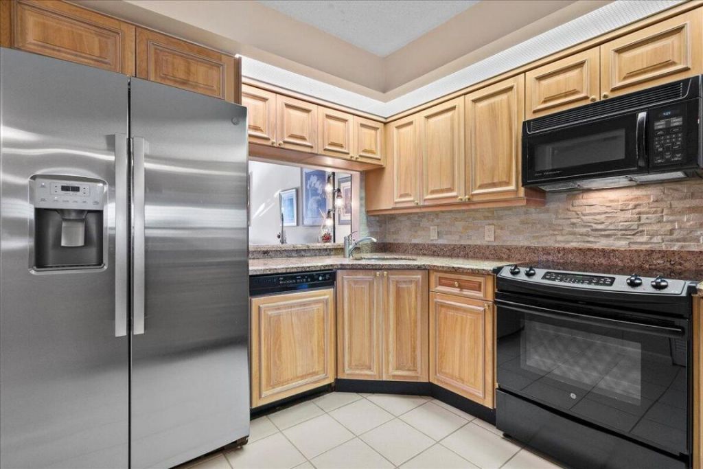 143 Bay Colony Drive N, Unit Penthouse, Juno Beach, FL 33408 Photo