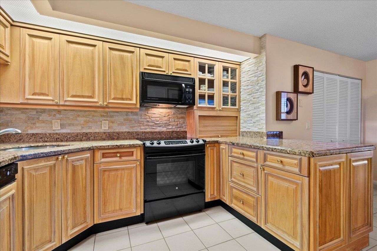 143 Bay Colony Drive N, Unit Penthouse, Juno Beach, FL 33408 Photo