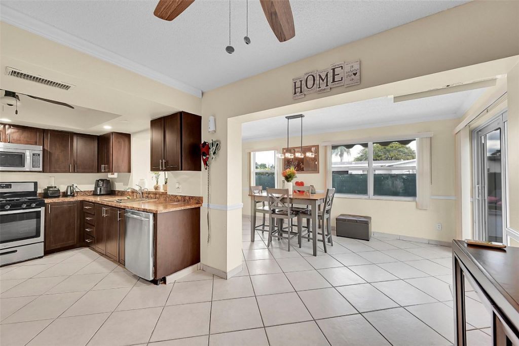 9661 NW 24th Place, Sunrise, FL 33322 Photo