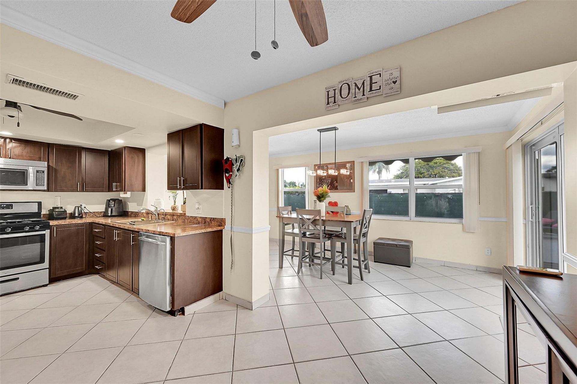 9661 NW 24th Place, Sunrise, FL 33322 Photo