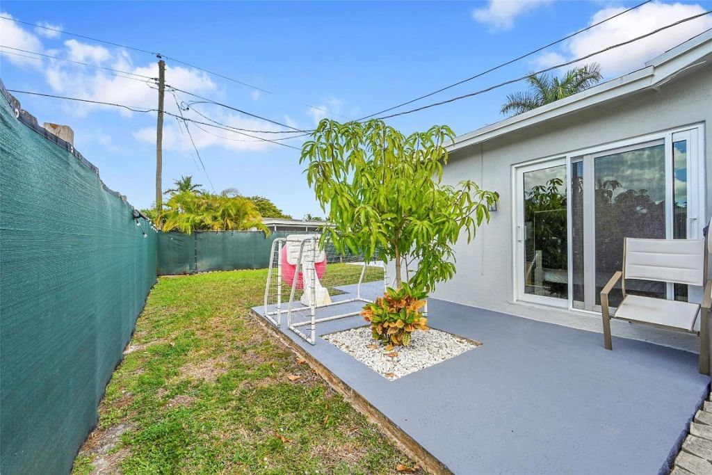 9661 NW 24th Place, Sunrise, FL 33322 Photo