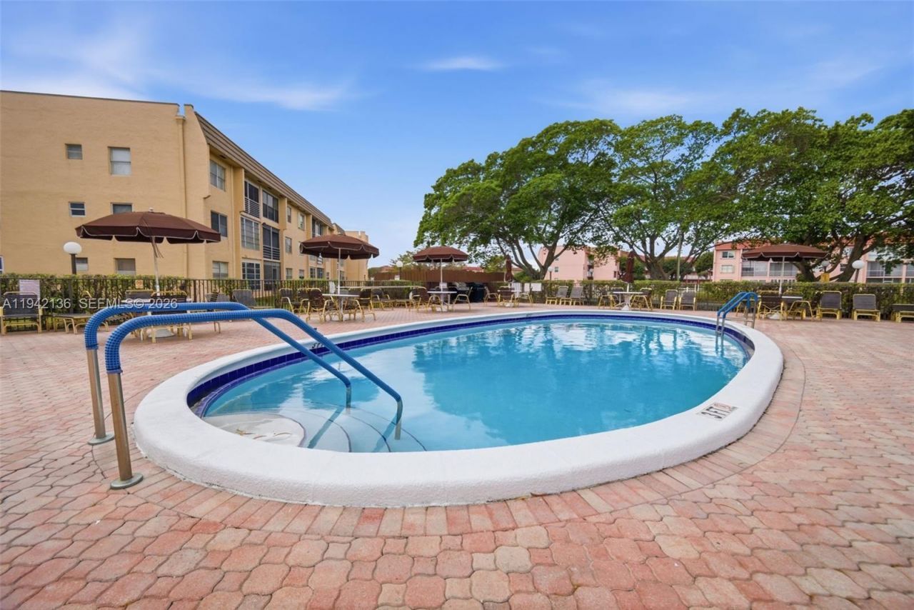 9121 Sunrise Lakes Blvd, Unit 114, Sunrise, FL 33322 Photo