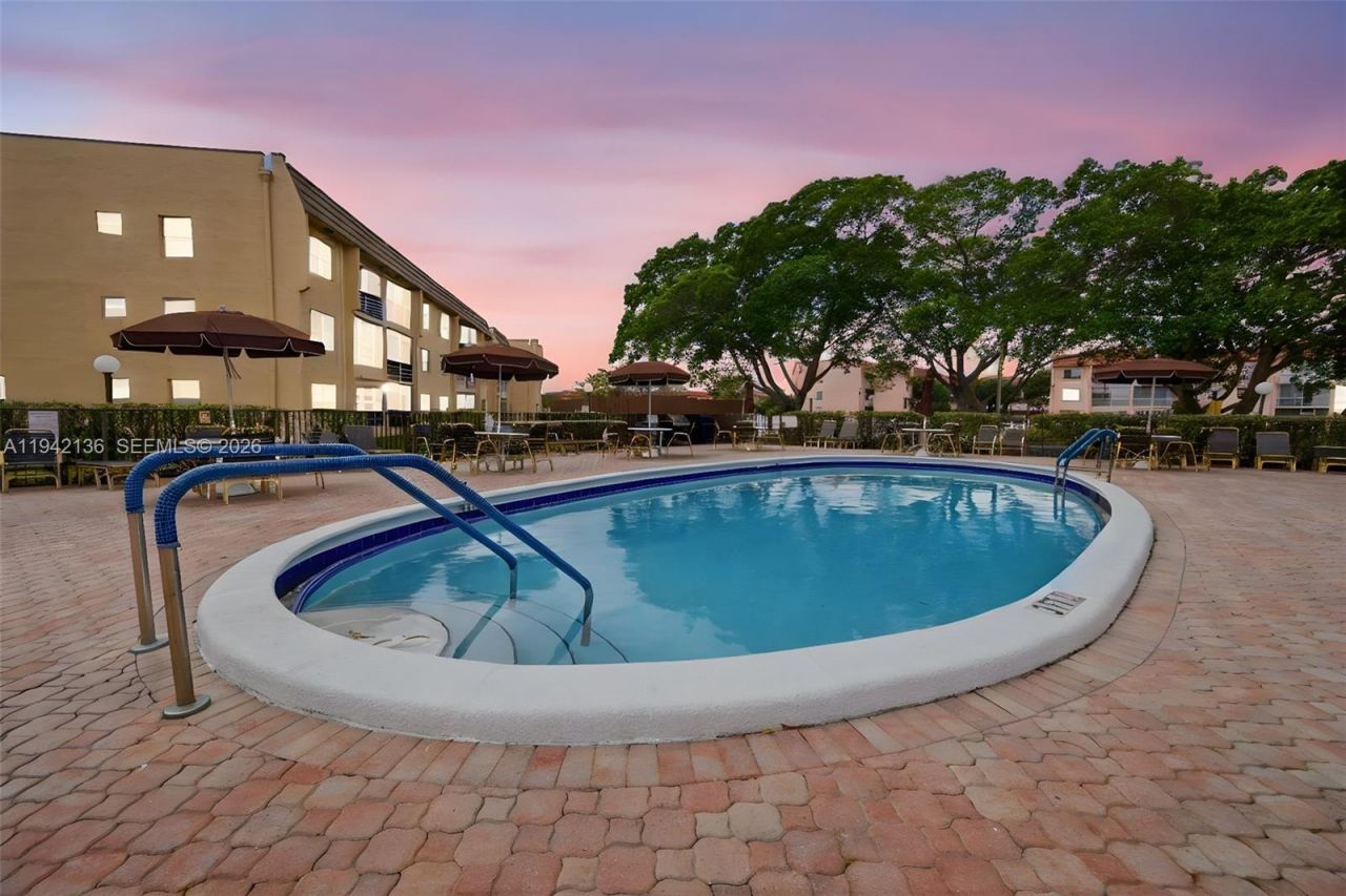 9121 Sunrise Lakes Blvd, Unit 114, Sunrise, FL 33322 Photo