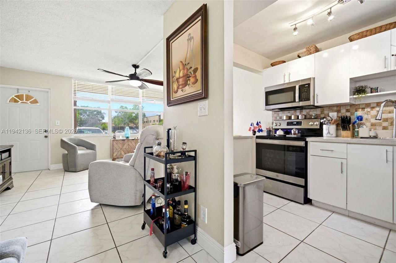 9121 Sunrise Lakes Blvd, Unit 114, Sunrise, FL 33322 Photo